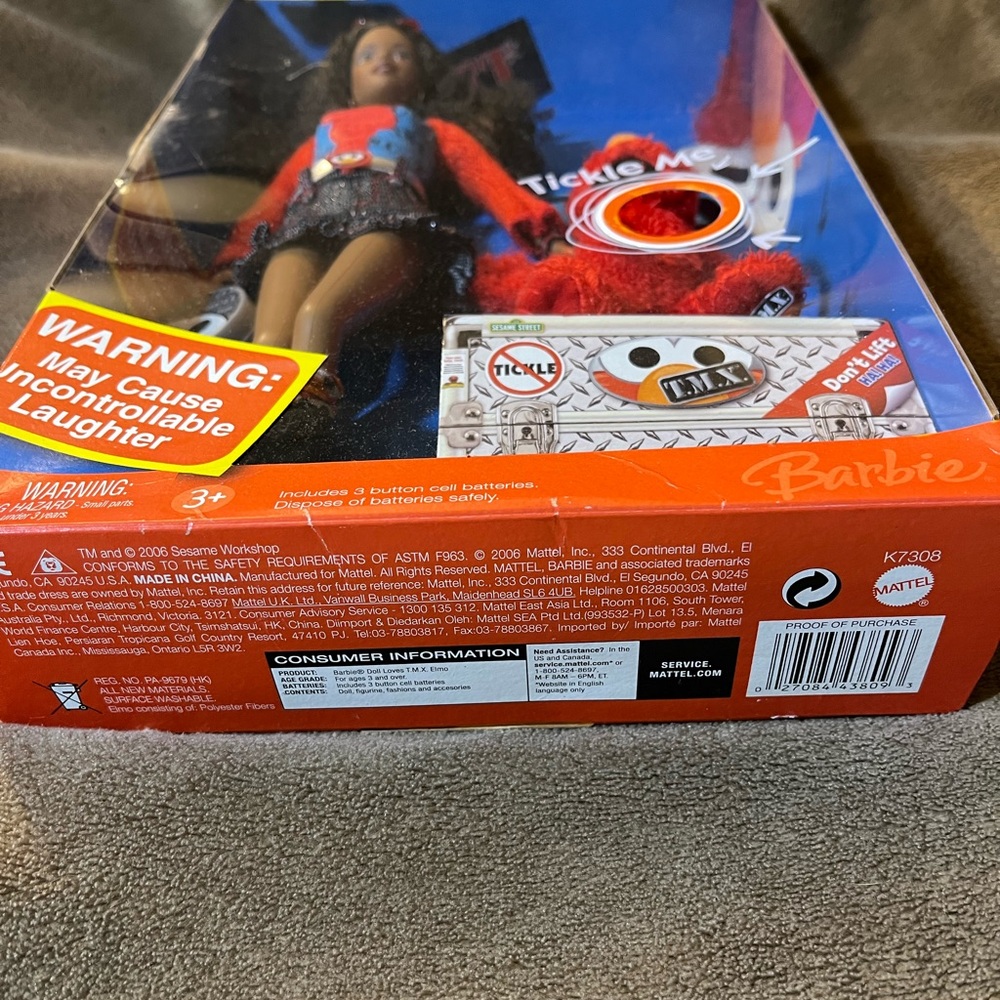 Vintage Barbie and Elmo in original box. Collector’s item. - Picture 9 of 11